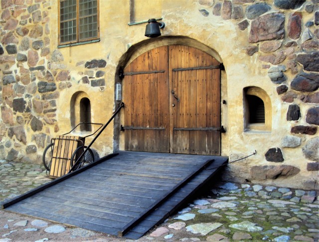 ovi Turun linnan sisäpihalla